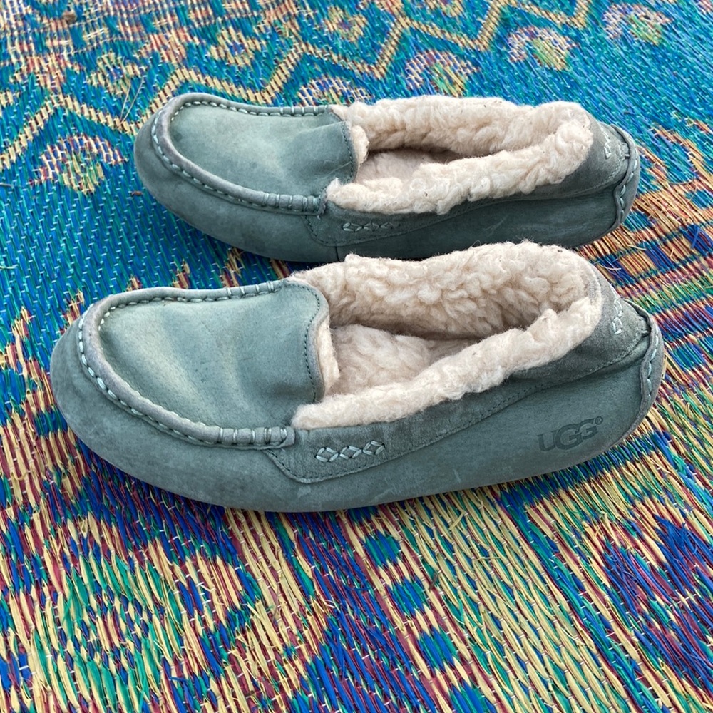 UGG Womens slippers turquoise size 7